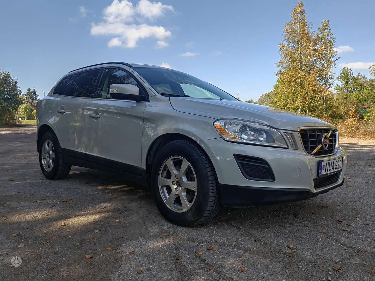 Volvo XC60, 2.4 l., off-road / crossover