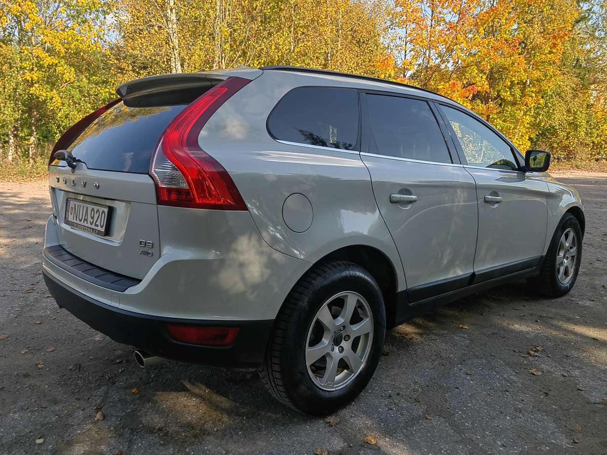 Volvo XC60, 2.4 l., off-road / crossover