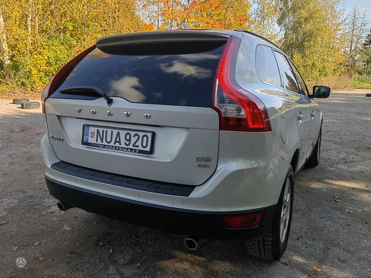 Volvo XC60, 2.4 l., off-road / crossover