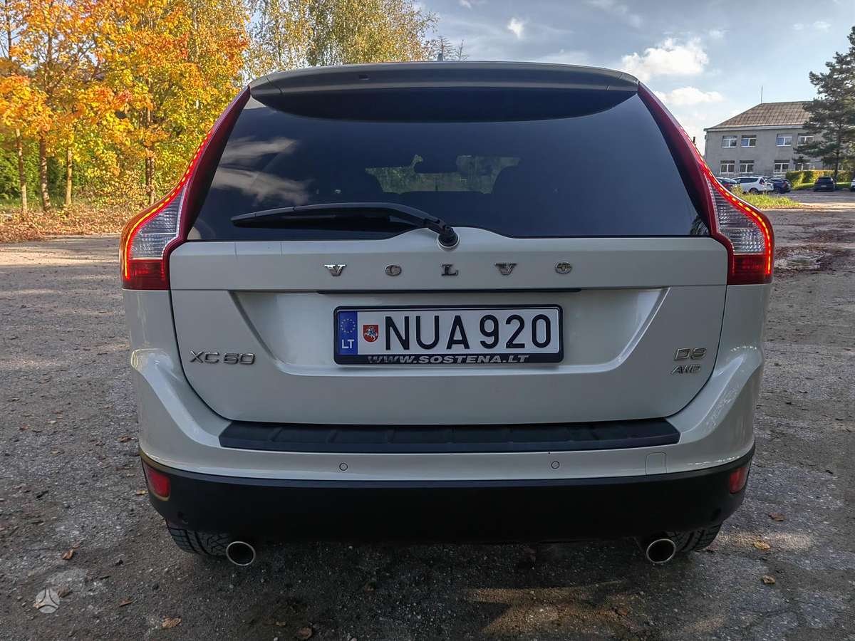 Volvo XC60, 2.4 l., off-road / crossover