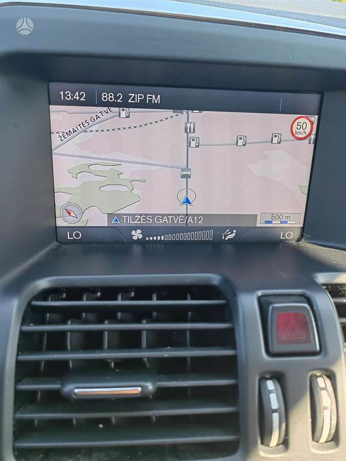 Volvo XC60, 2.4 l., off-road / crossover