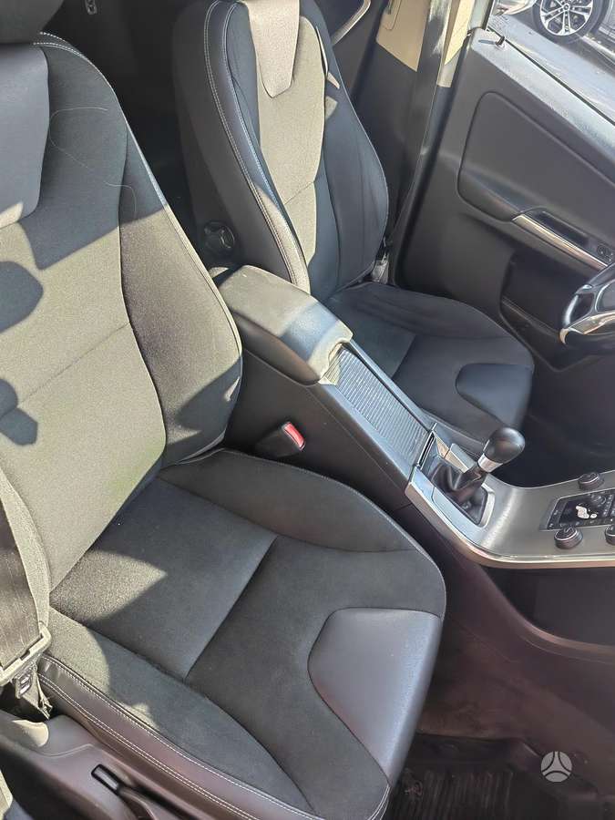 Volvo XC60, 2.4 l., off-road / crossover