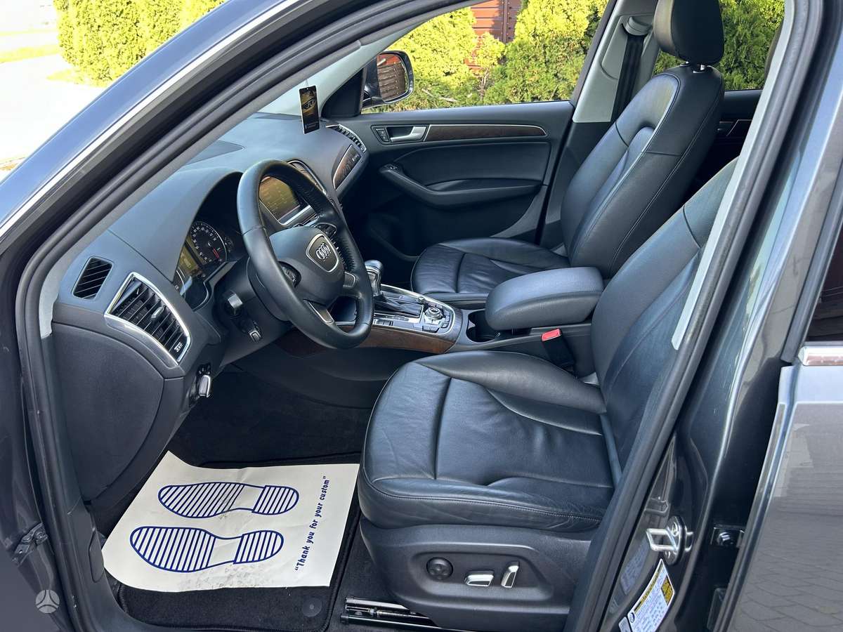 Audi Q5, 2.0 l., off-road / crossover