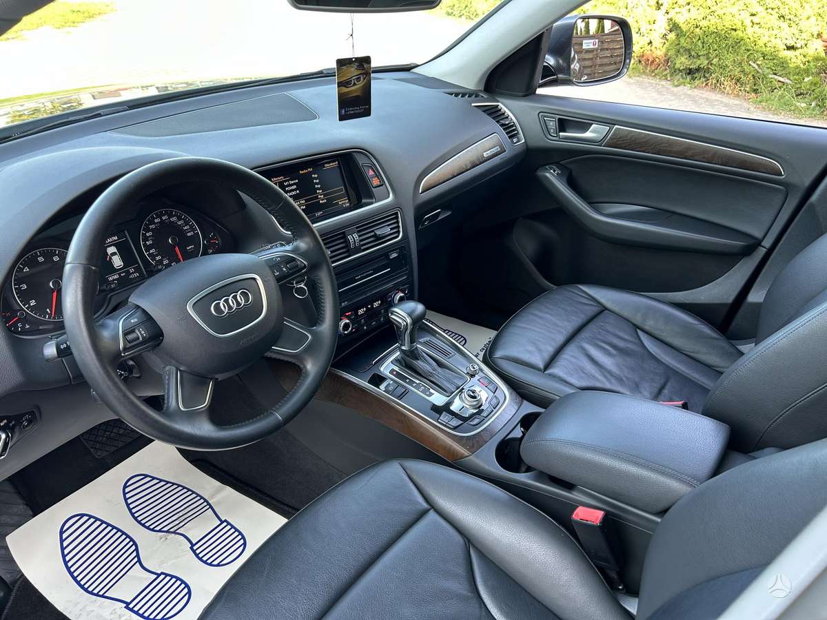 Audi Q5, 2.0 l., off-road / crossover