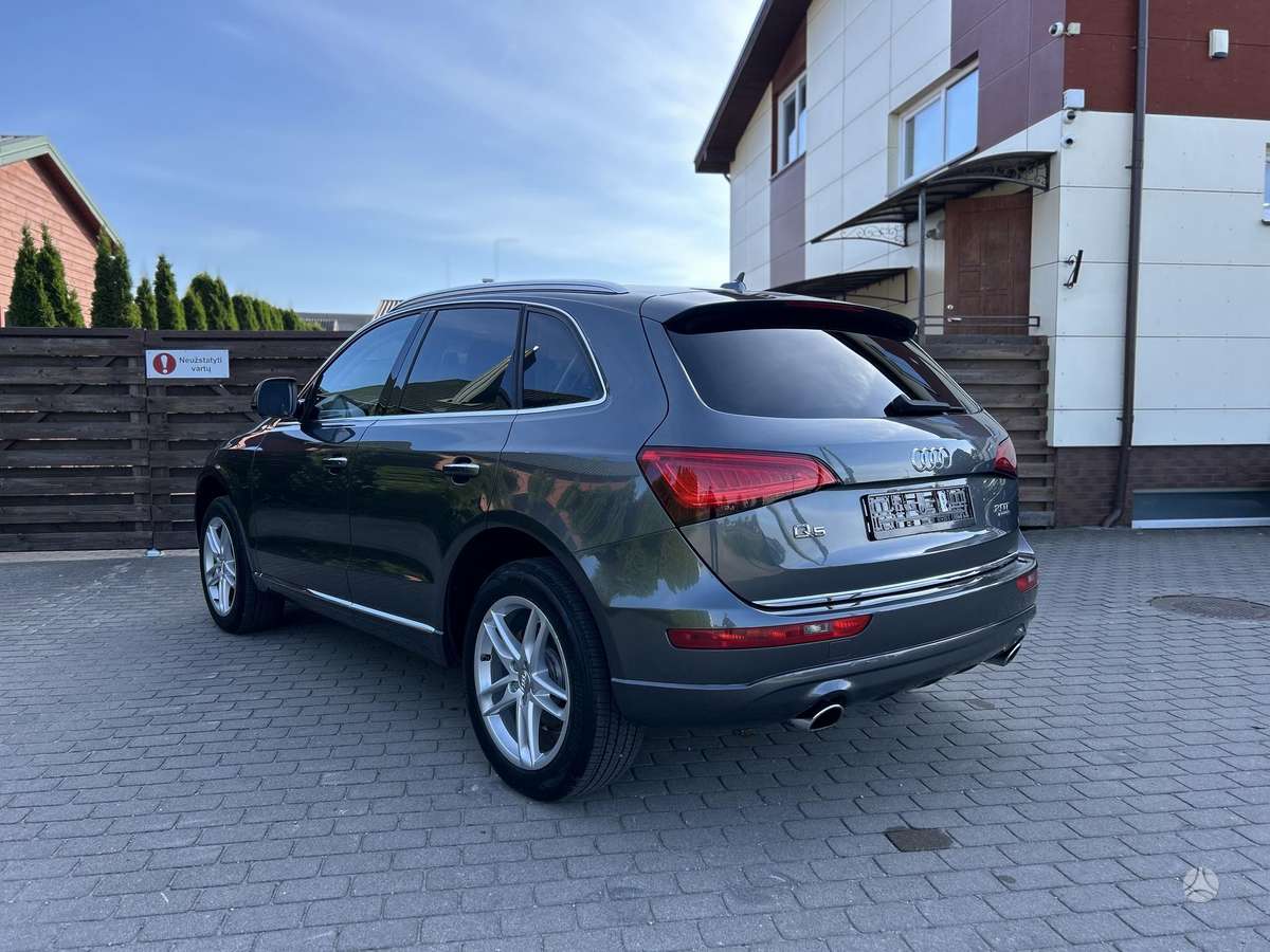 Audi Q5, 2.0 l., off-road / crossover