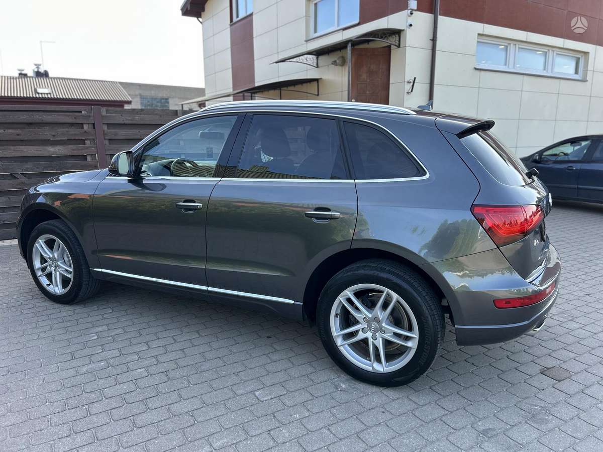 Audi Q5, 2.0 l., off-road / crossover
