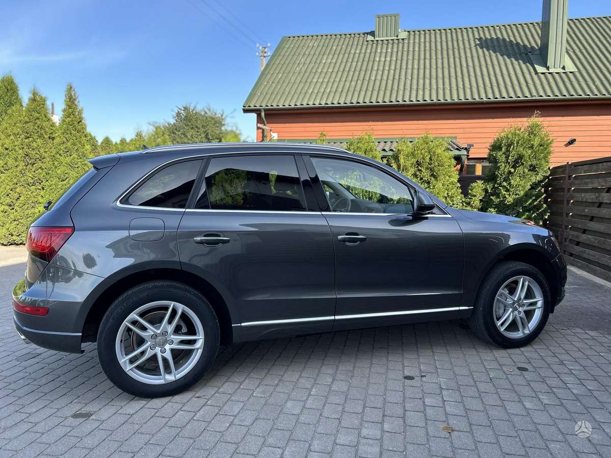 Audi Q5, 2.0 l., off-road / crossover