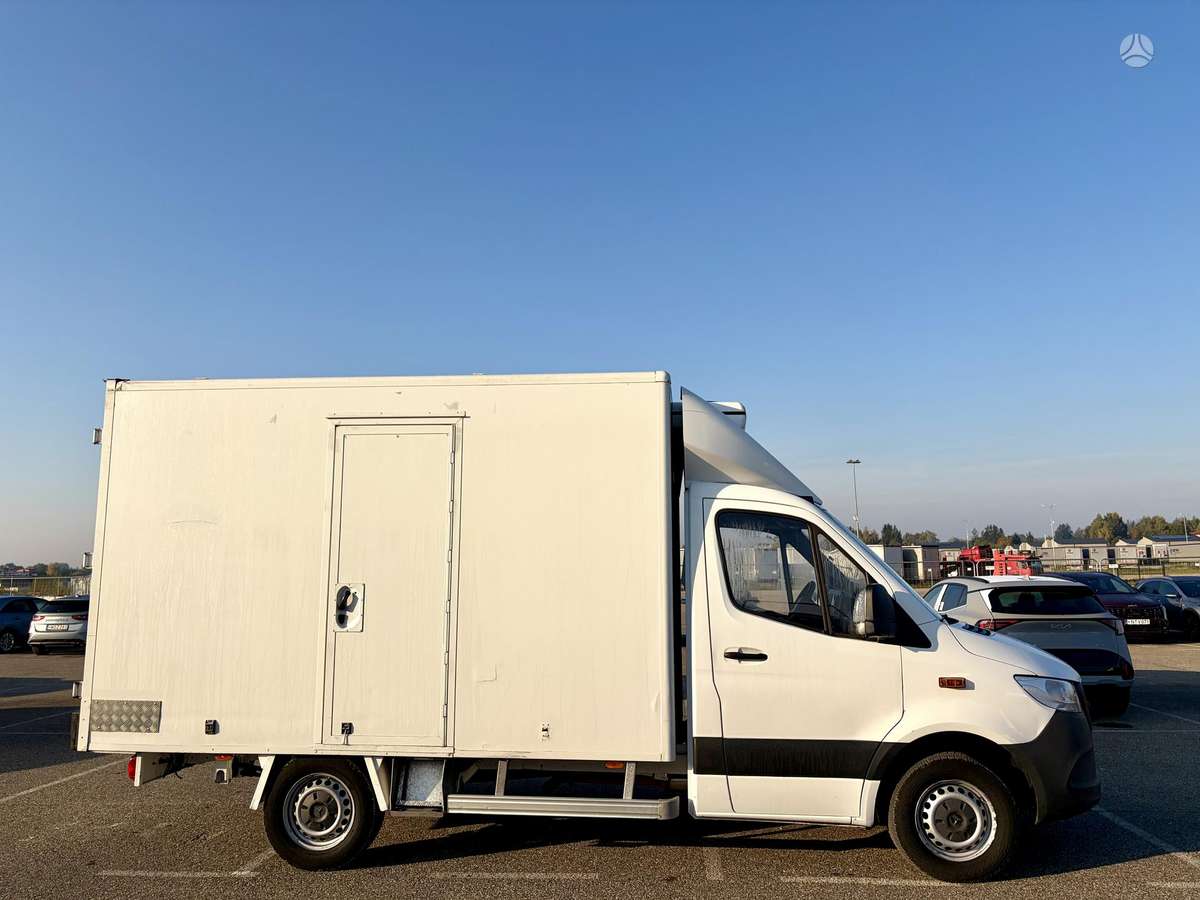 Mercedes-Benz Sprinter, cargo van