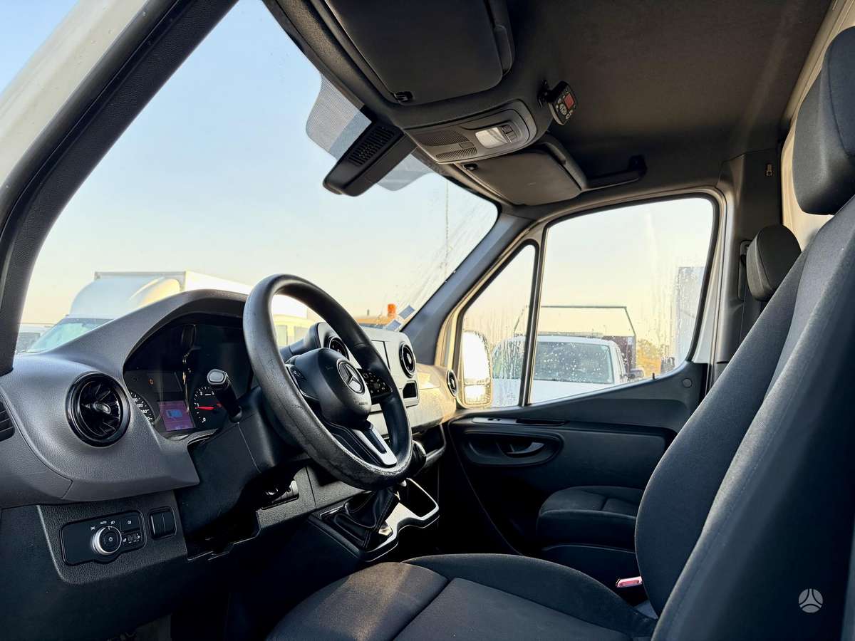 Mercedes-Benz Sprinter, cargo van