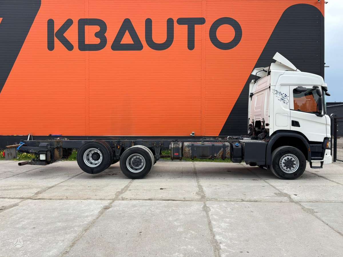 Scania P410 4x4+2, шасси
