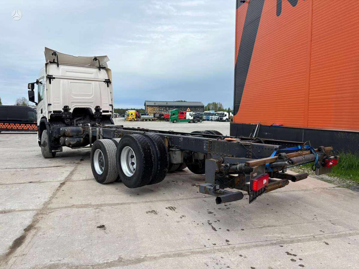 Scania P410 4x4+2, шасси