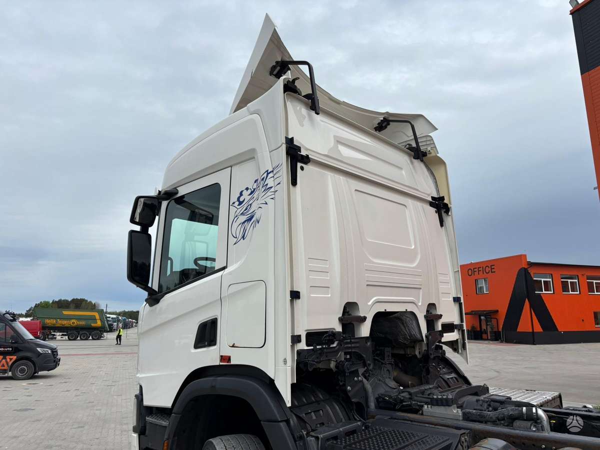 Scania P410 4x4+2, шасси