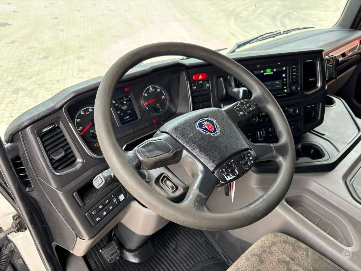 Scania P410 4x4+2, шасси