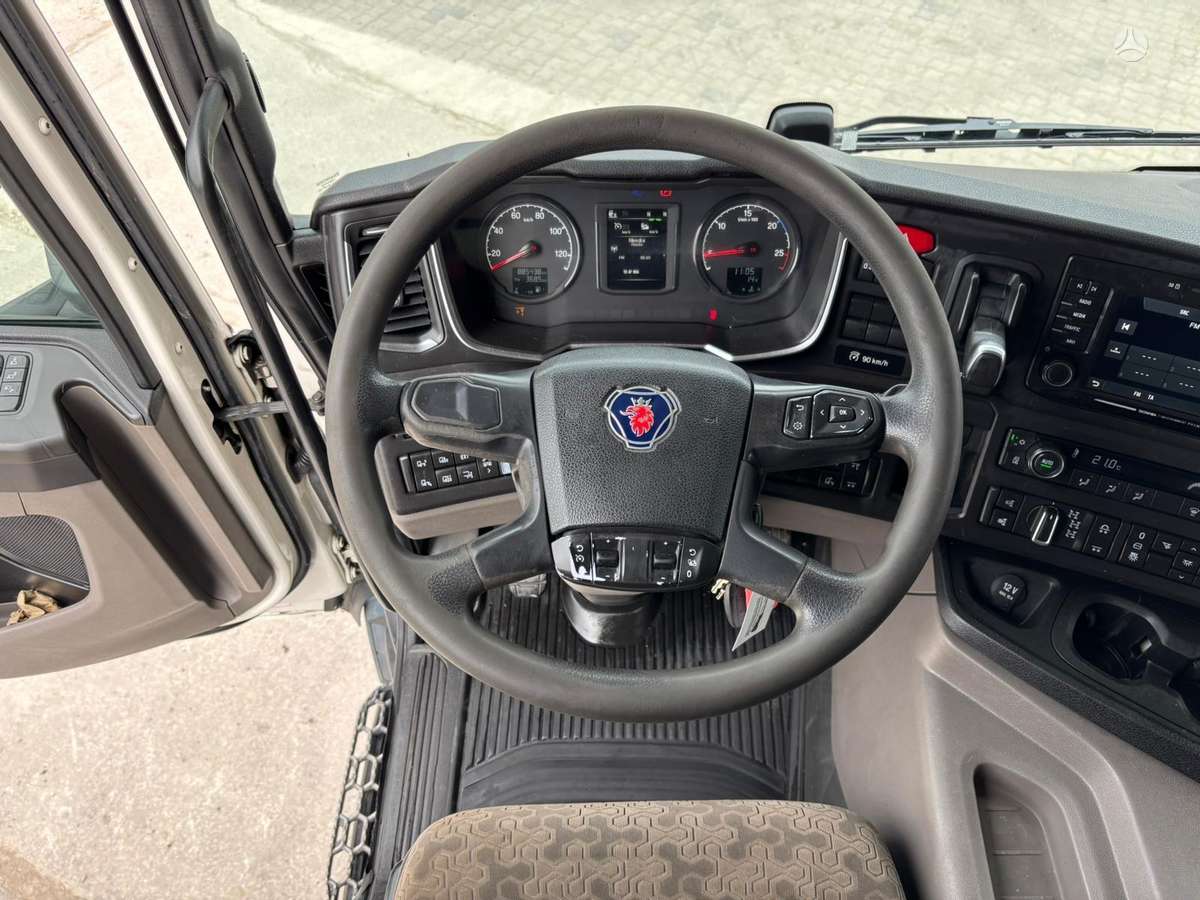 Scania P410 4x4+2, шасси