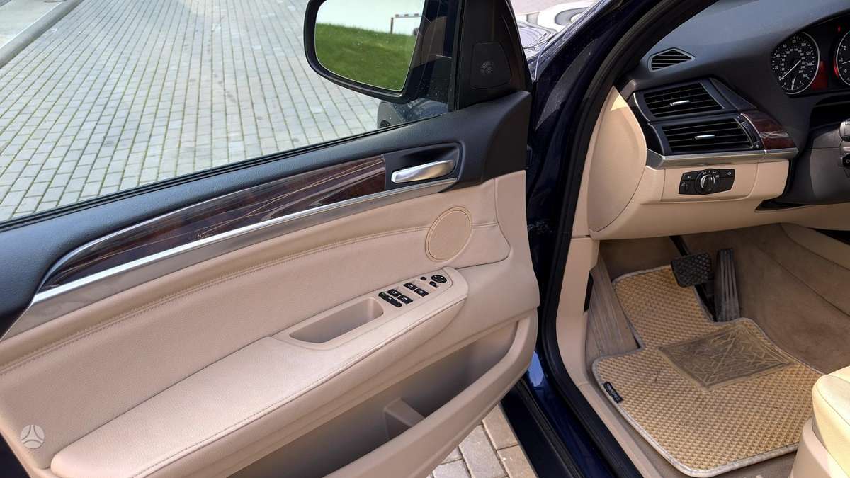 BMW X5, 3.0 l., off-road / crossover