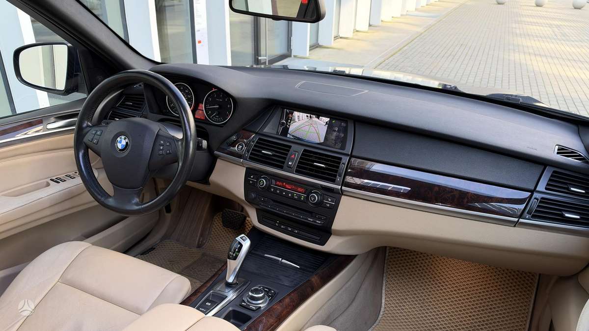 BMW X5, 3.0 l., off-road / crossover