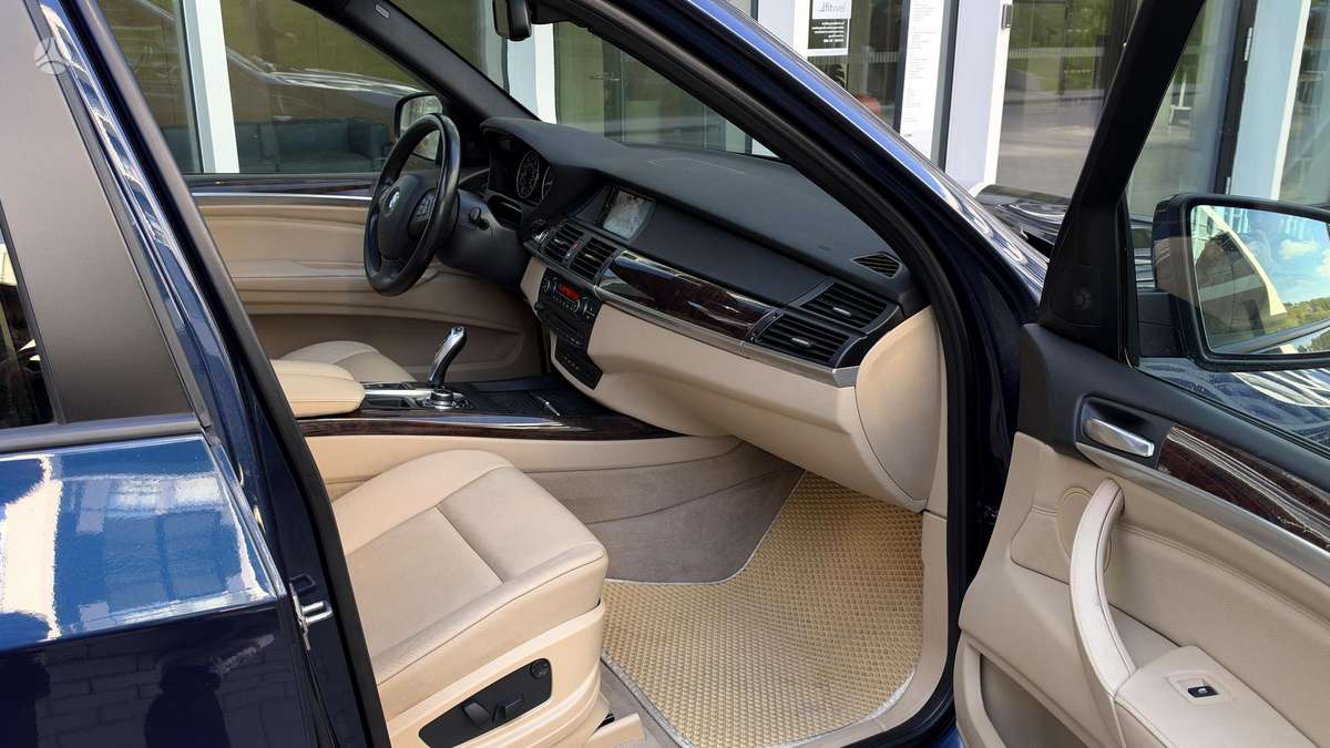 BMW X5, 3.0 l., off-road / crossover