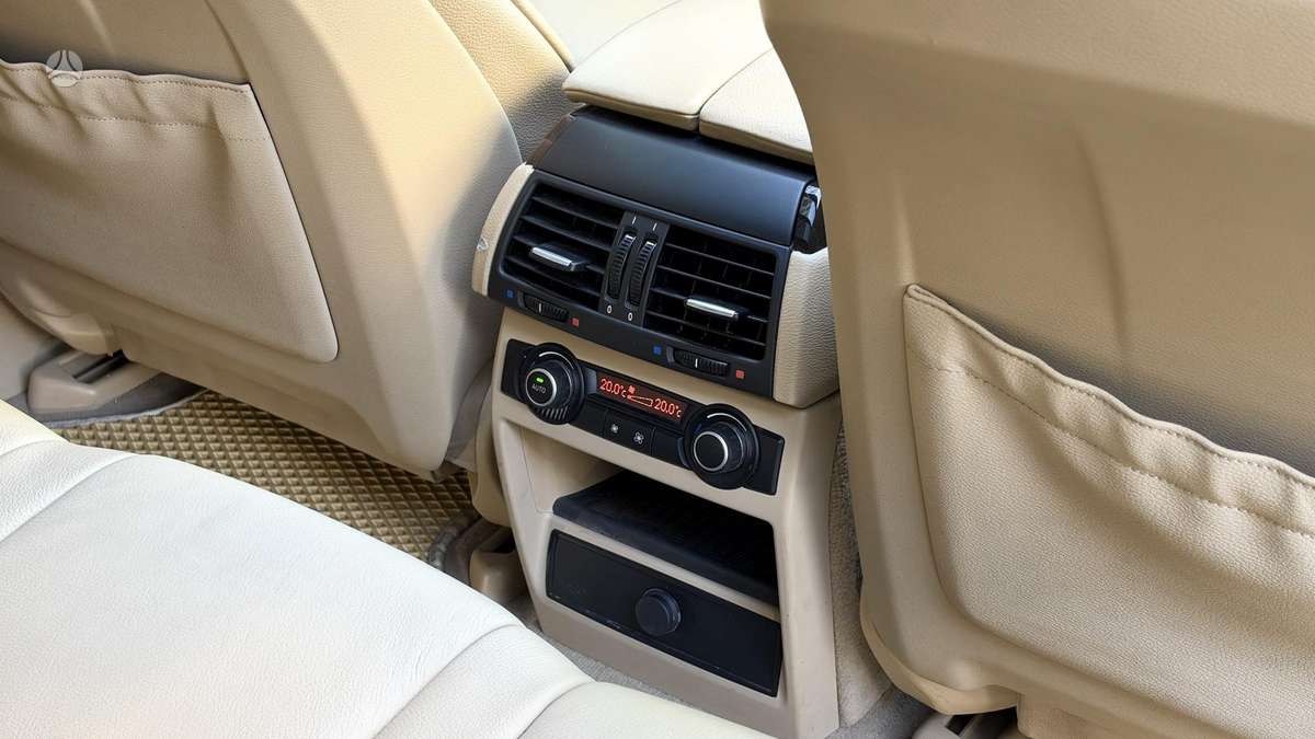 BMW X5, 3.0 l., off-road / crossover