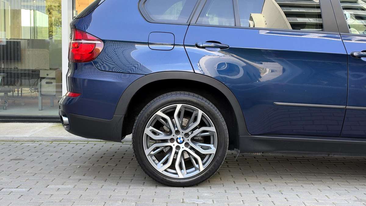BMW X5, 3.0 l., off-road / crossover