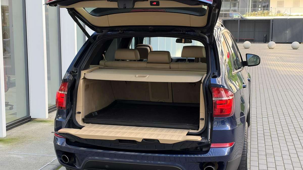 BMW X5, 3.0 l., off-road / crossover
