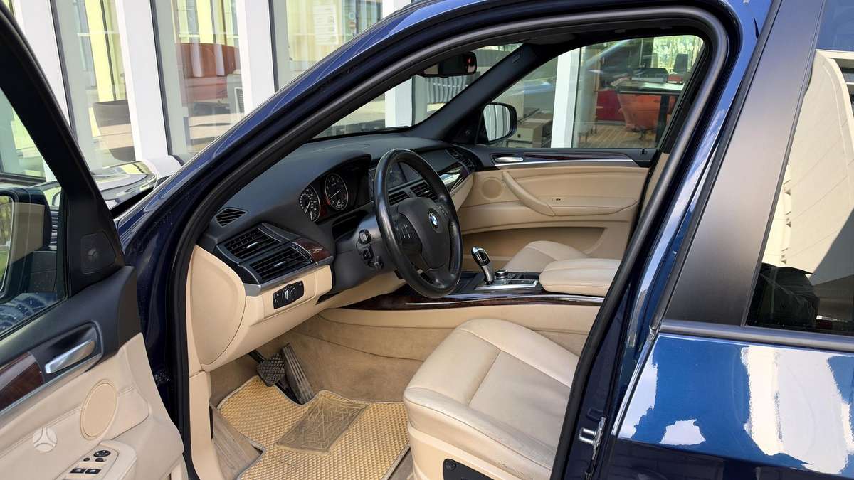 BMW X5, 3.0 l., off-road / crossover
