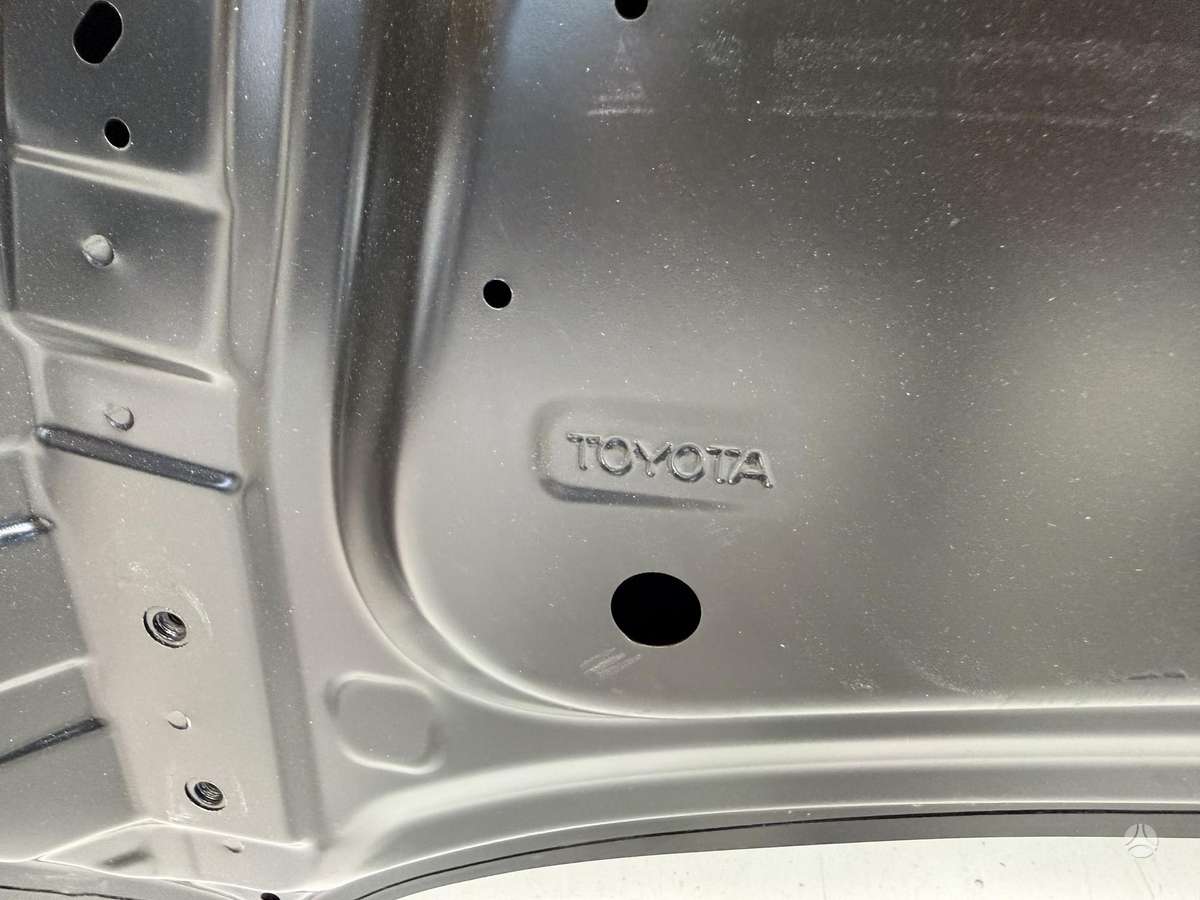 Toyota C-HR hood (front, rear)