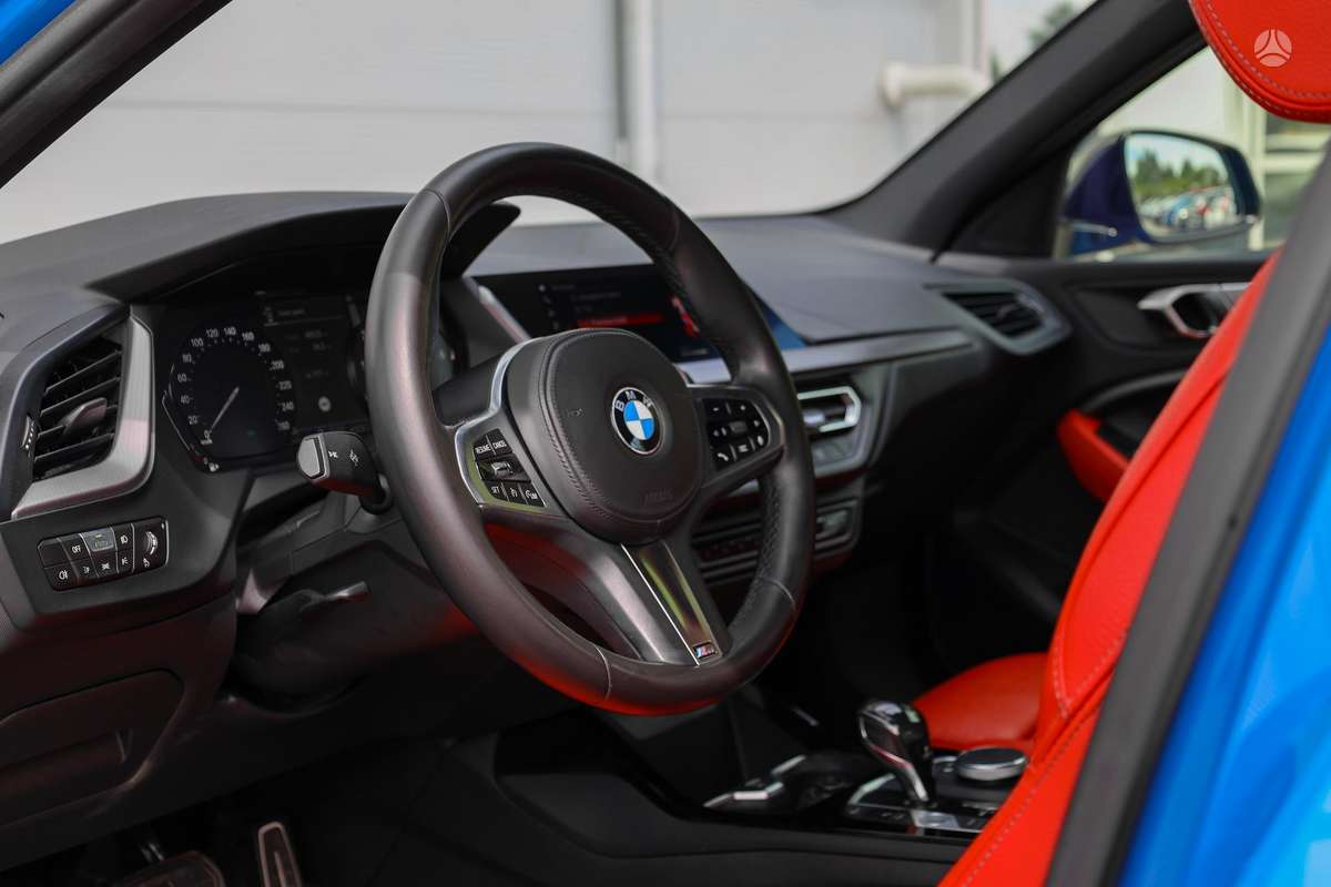 BMW M135, 2.0 l., hatchback