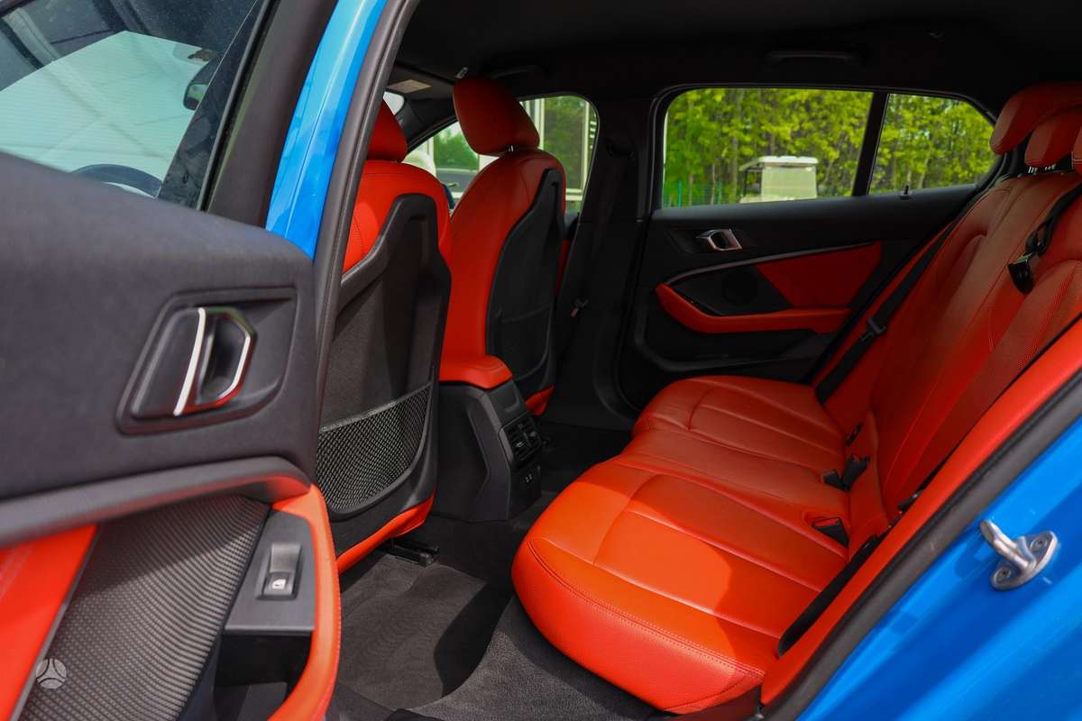 BMW M135, 2.0 l., hatchback