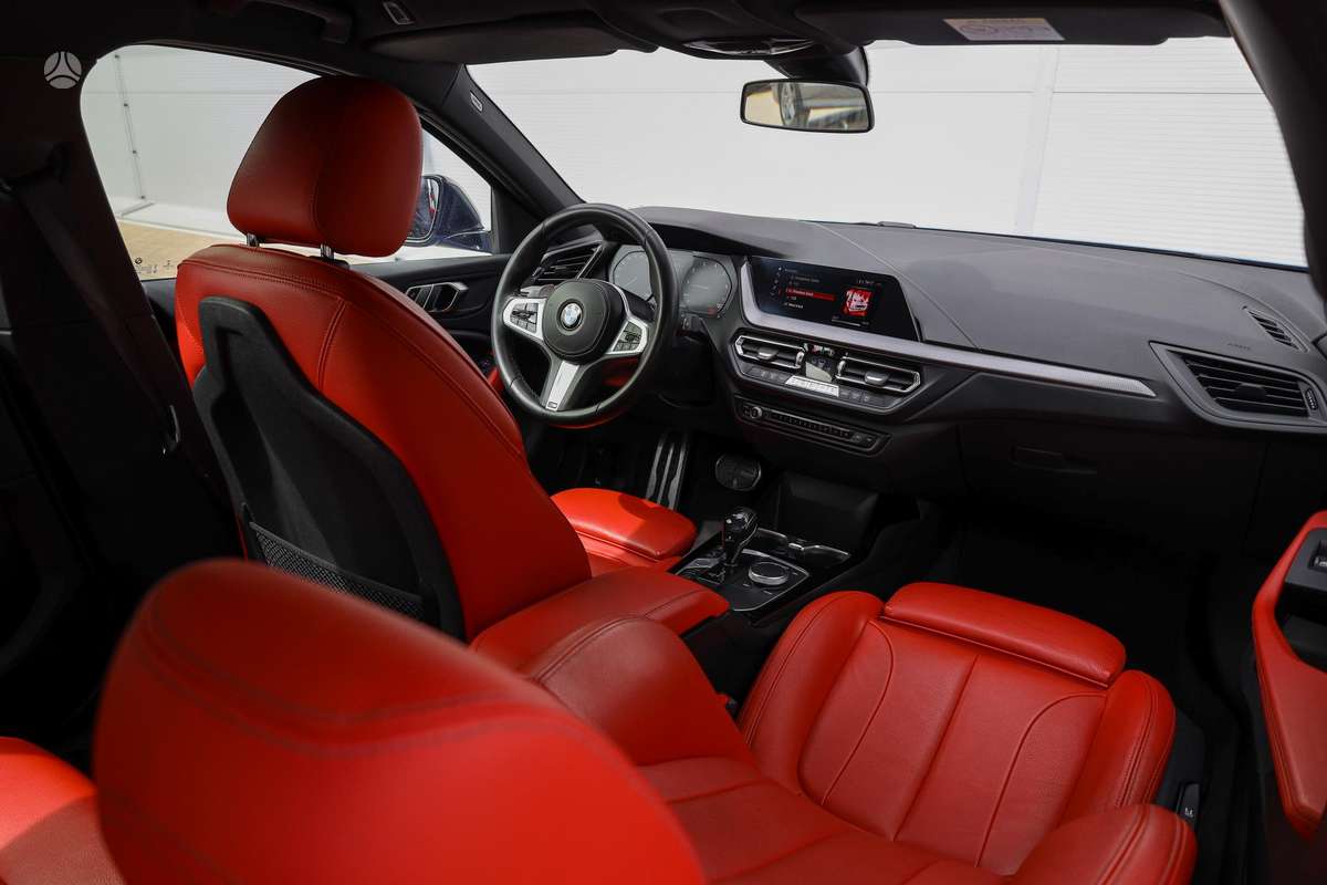 BMW M135, 2.0 l., hatchback