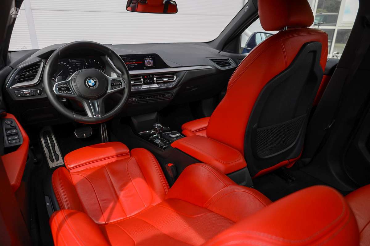 BMW M135, 2.0 l., hatchback