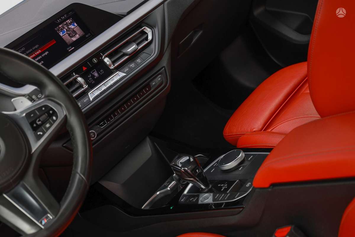 BMW M135, 2.0 l., hatchback