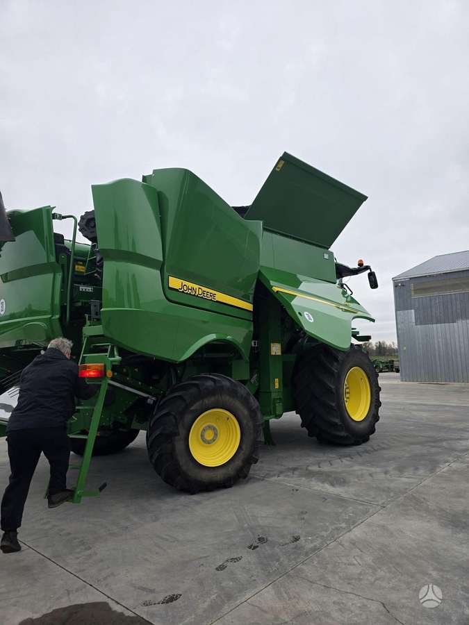 John Deere S670, kombainai