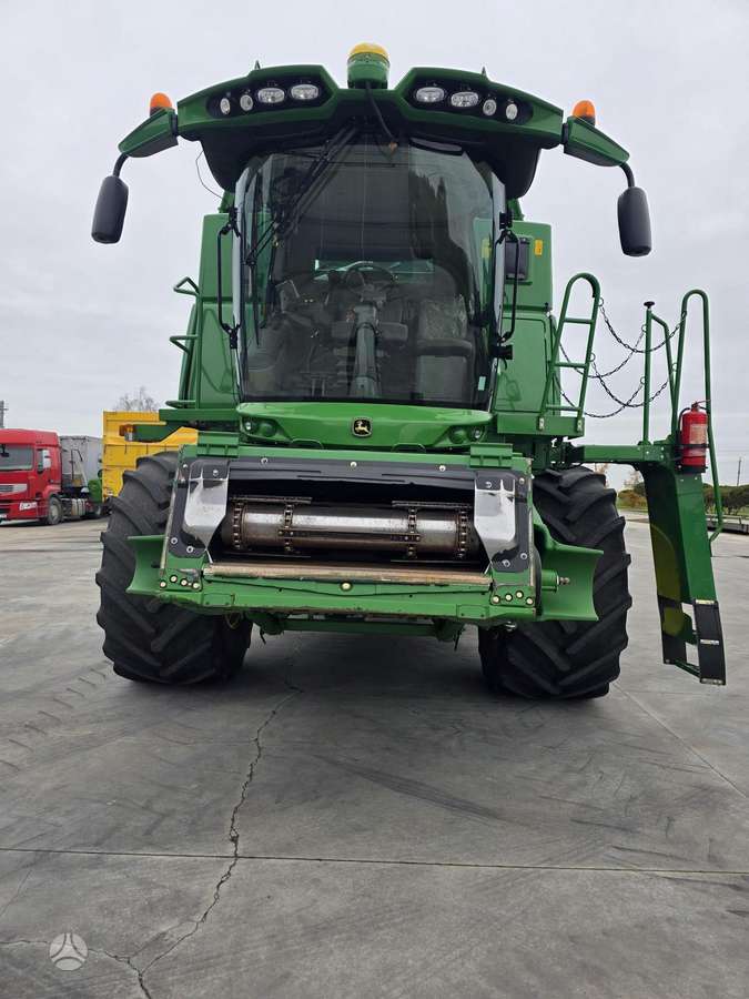John Deere S670, kombainai