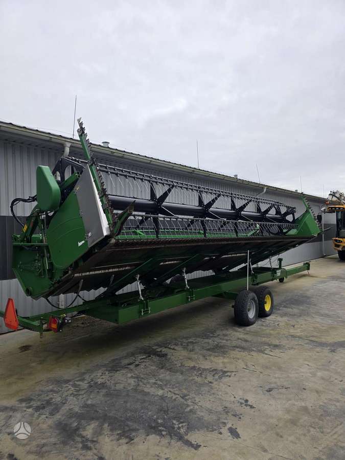 John Deere S670, kombainai