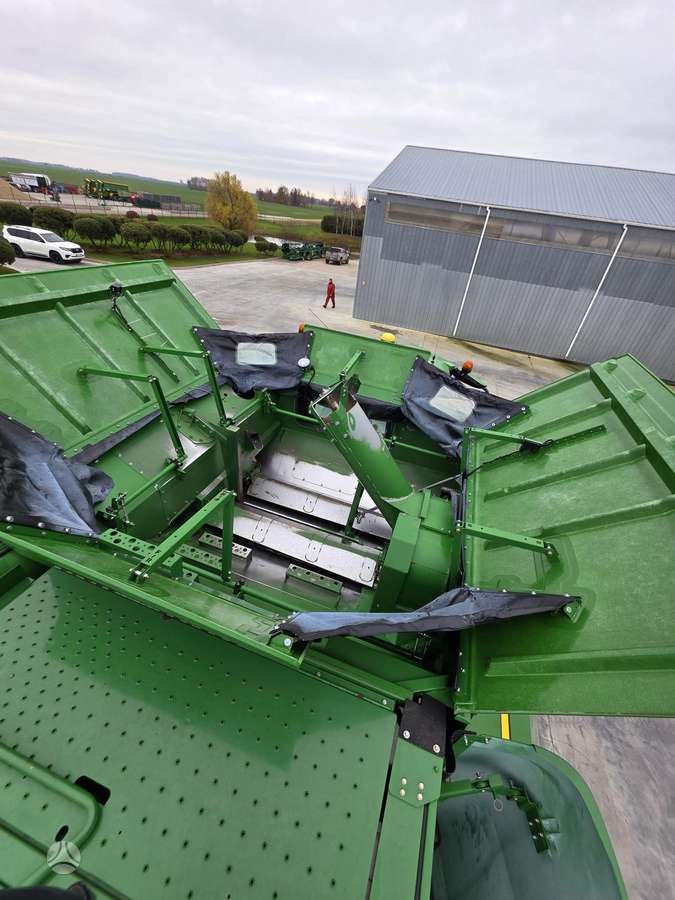 John Deere S670, combine harvesters