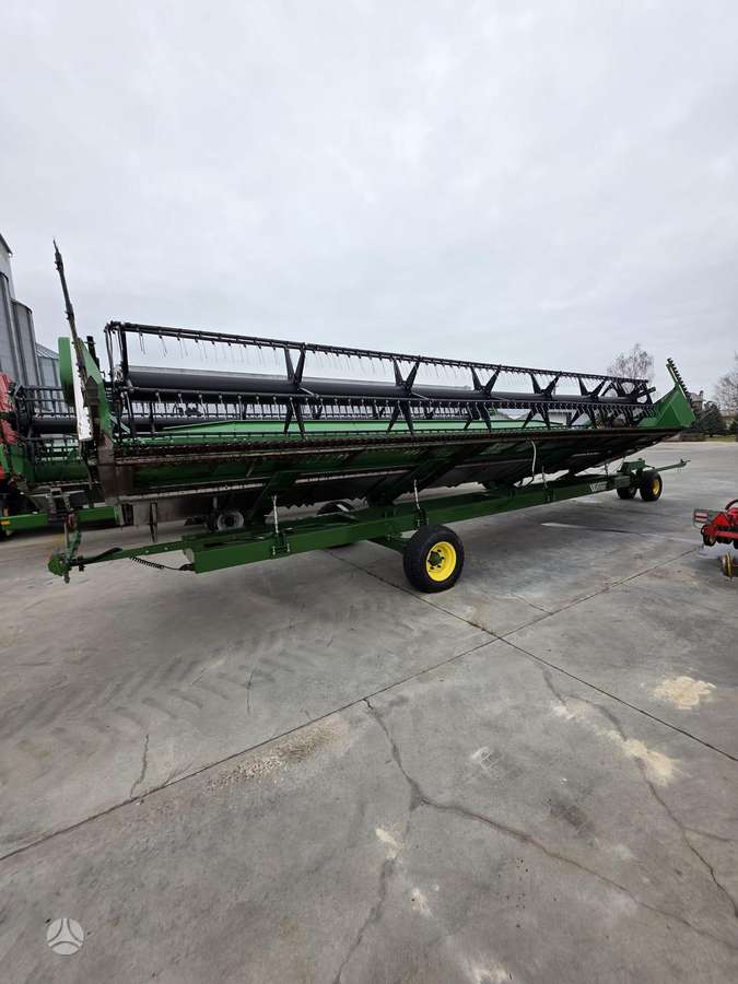 John Deere S685i, kombainai
