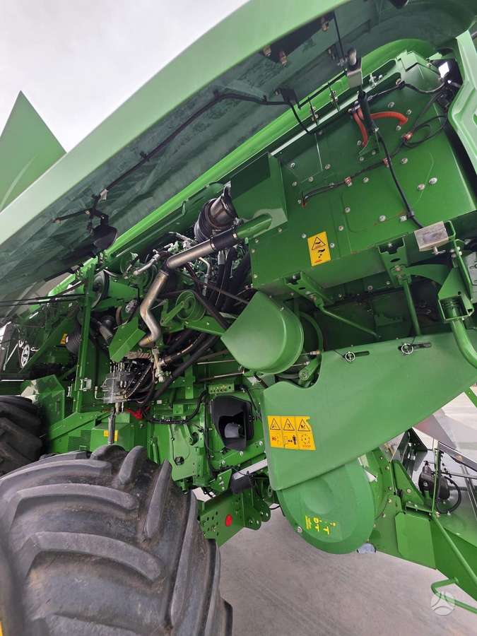 John Deere S685i, kombainai