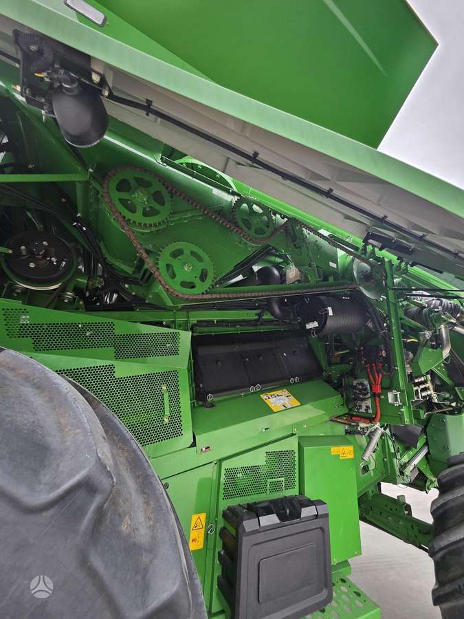 John Deere S685i, kombaini