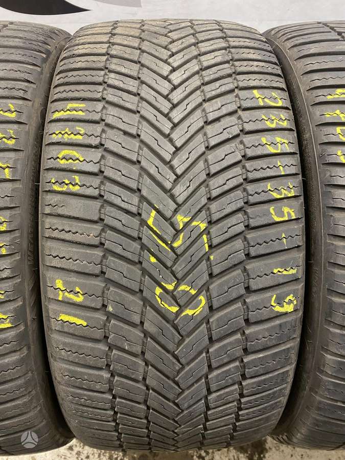 Bridgestone WeatherControl A005 EVO, всесезонные 235/35 R19