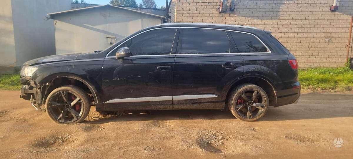 Audi Q7, 3.0 l., off-road / crossover