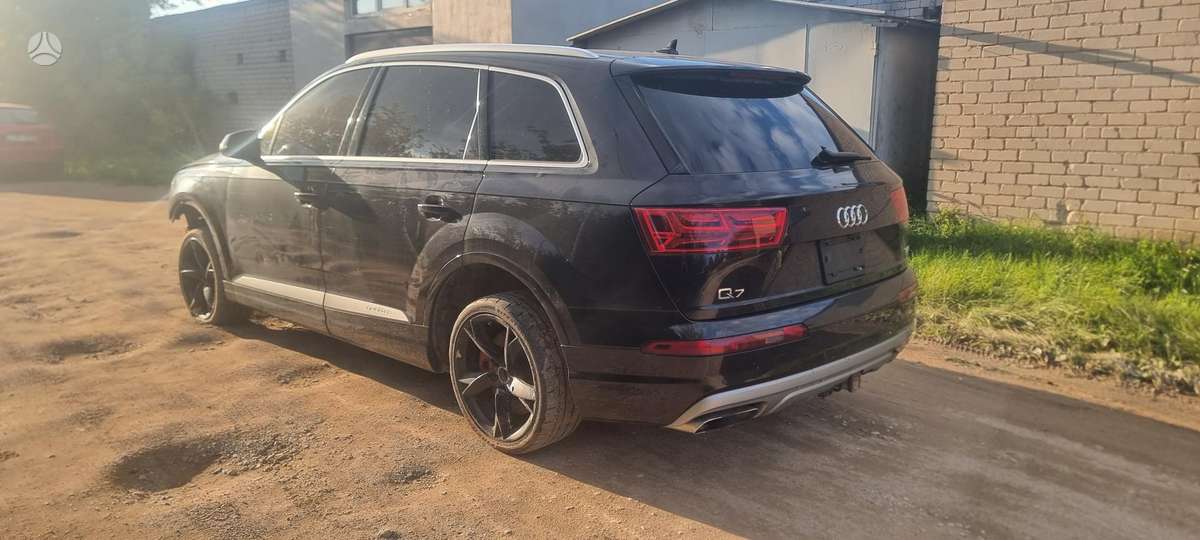 Audi Q7, 3.0 l., off-road / crossover