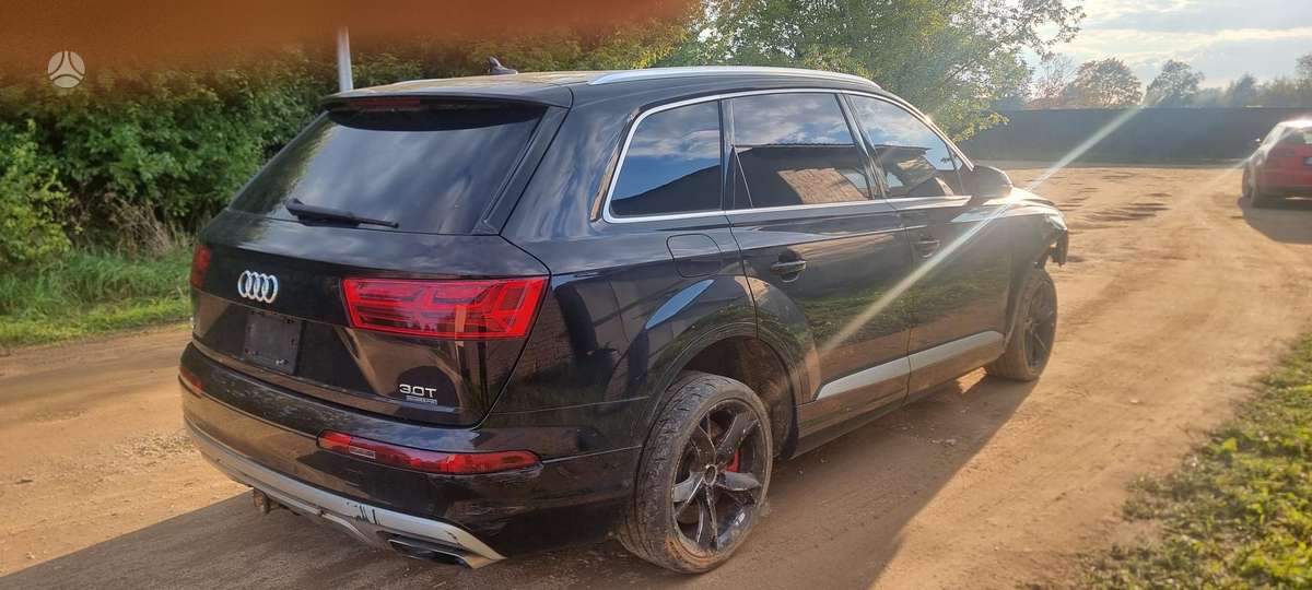 Audi Q7, 3.0 l., off-road / crossover