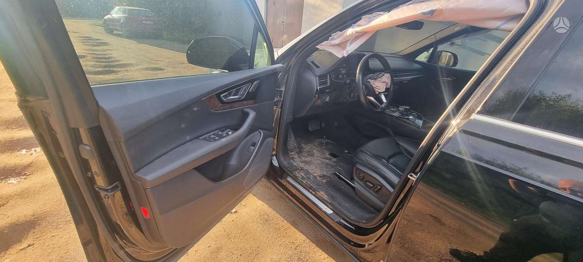 Audi Q7, 3.0 l., off-road / crossover