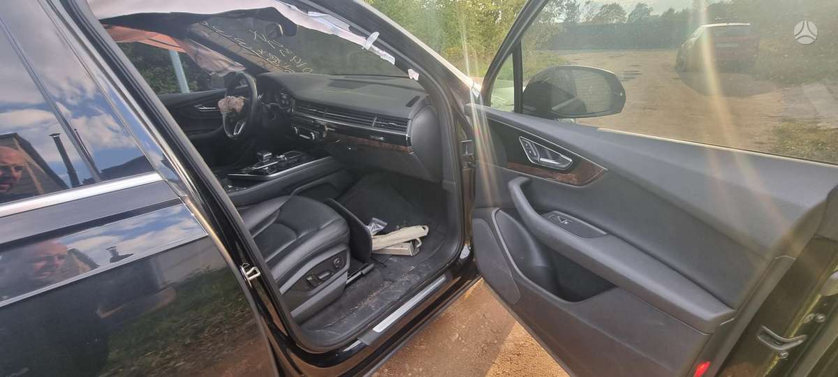 Audi Q7, 3.0 l., off-road / crossover