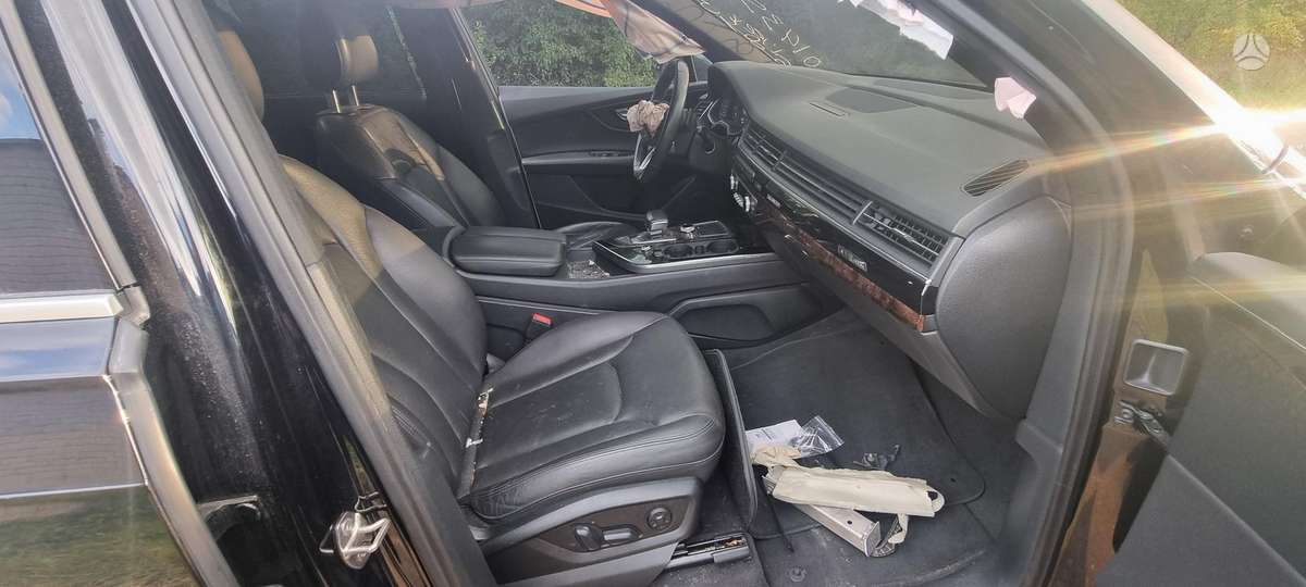 Audi Q7, 3.0 l., off-road / crossover