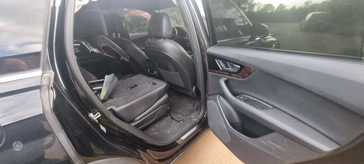 Audi Q7, 3.0 l., off-road / crossover