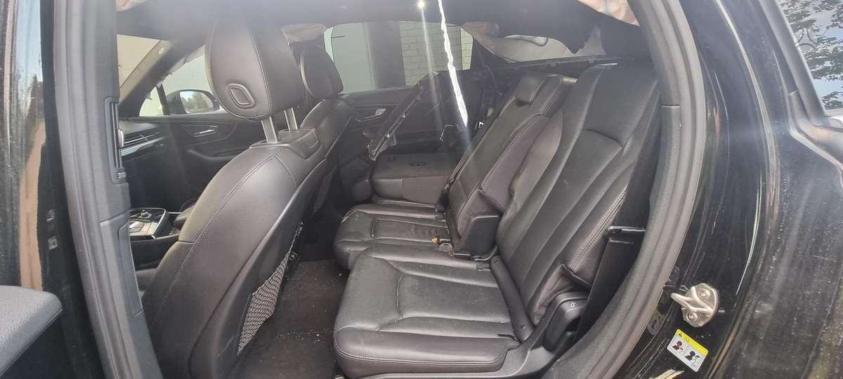Audi Q7, 3.0 l., off-road / crossover
