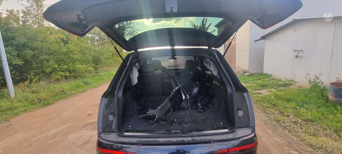 Audi Q7, 3.0 l., off-road / crossover