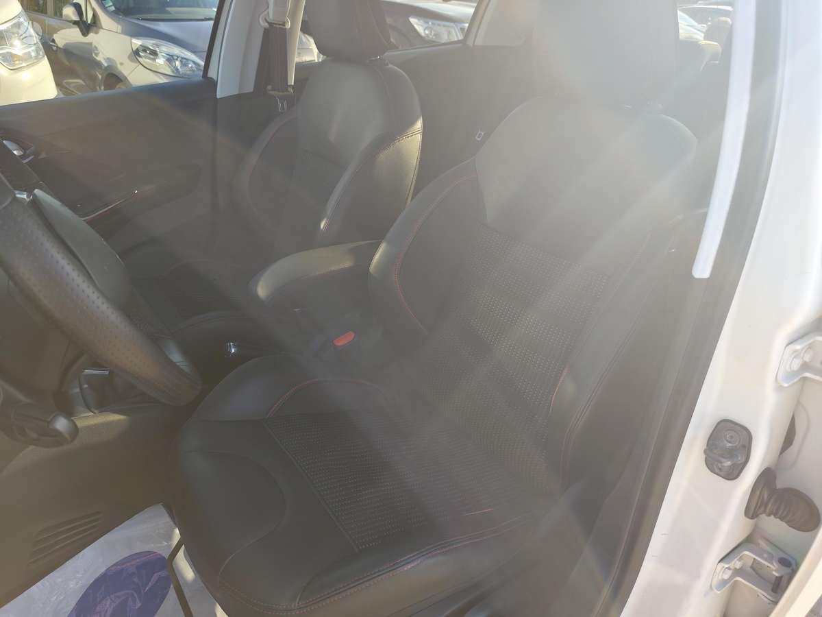 Peugeot 208, 1.2 l., Хэтчбек