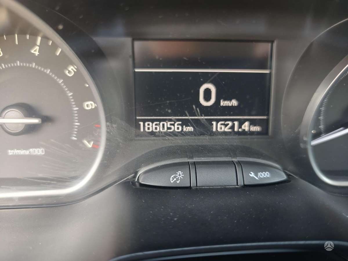 Peugeot 208, 1.2 l., hatchback